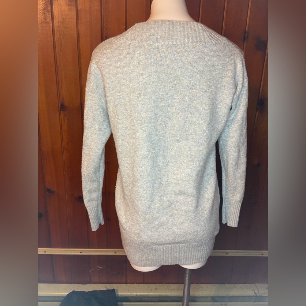 LOFT Women's S Light Gray V-Neck Sweater - Picture 4 of 4